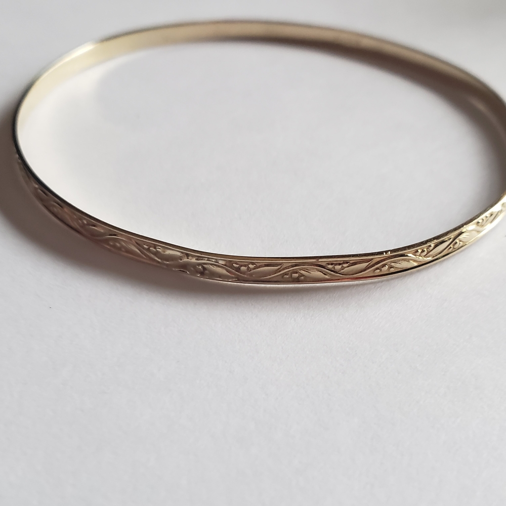 Rine 14kt 5.64g Gold Bangle